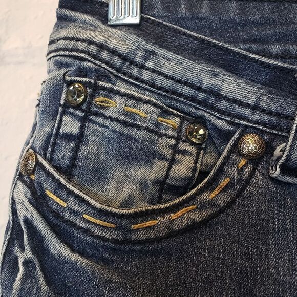 SUKO JEANS Cropped Length Crystal Embellished Jeans - Picture 3 of 6
